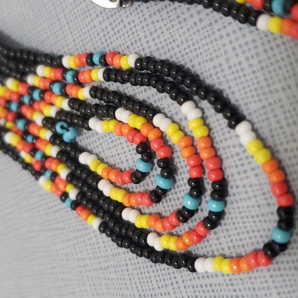 NWOT Beautiful Small Bead Peyote Stitch Earrings - Picture 2 of 6